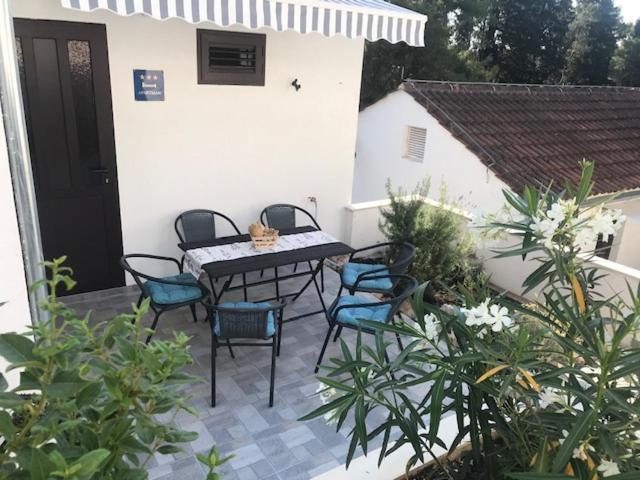 Apartment Mimi, Necujam Bagian luar foto