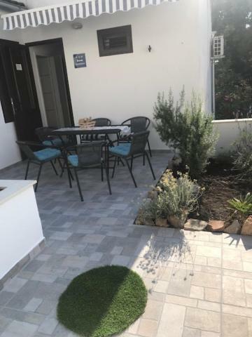 Apartment Mimi, Necujam Bagian luar foto